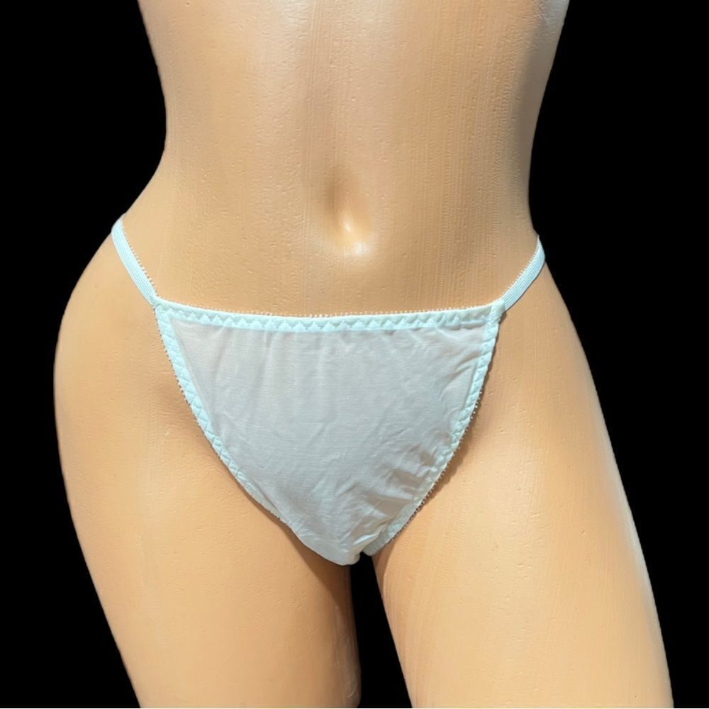 Victoria's Secret Sexy Sheer Mesh V-string Panty off white Large